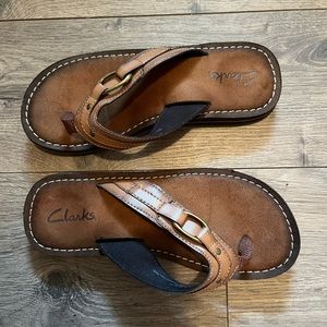women's clark's flip flops